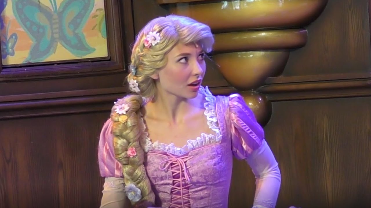 Tangled Show – Rapunzel & Flynn perform at the Royal Theatre – Disneyland – Full Show
