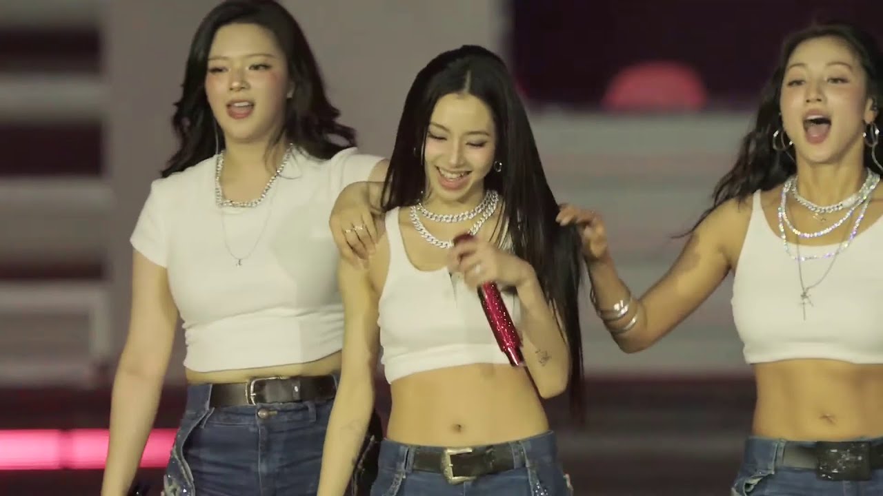 TWICE Jeongyeon, Jihyo, Chaeyoung Takedown K-Pop Demon Hunters Live in Lollapalooza