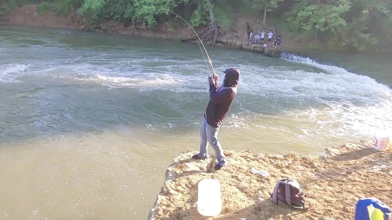 Wiper fishing in The Waterfall. EP 236