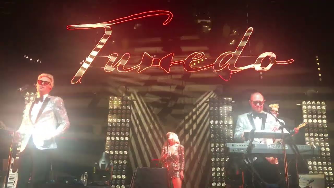 TUXEDO - Watch the dance @ Tuxedo Live in BKK 23Aug17