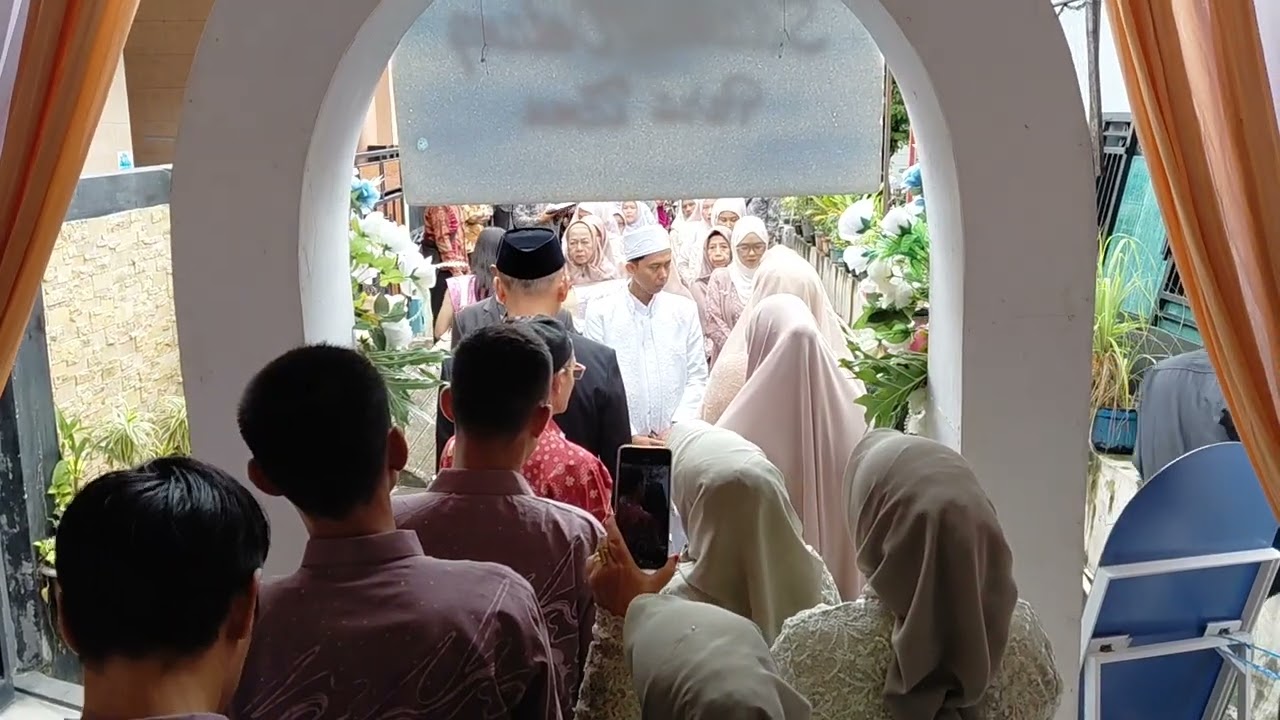 Menyambut besan dari serang