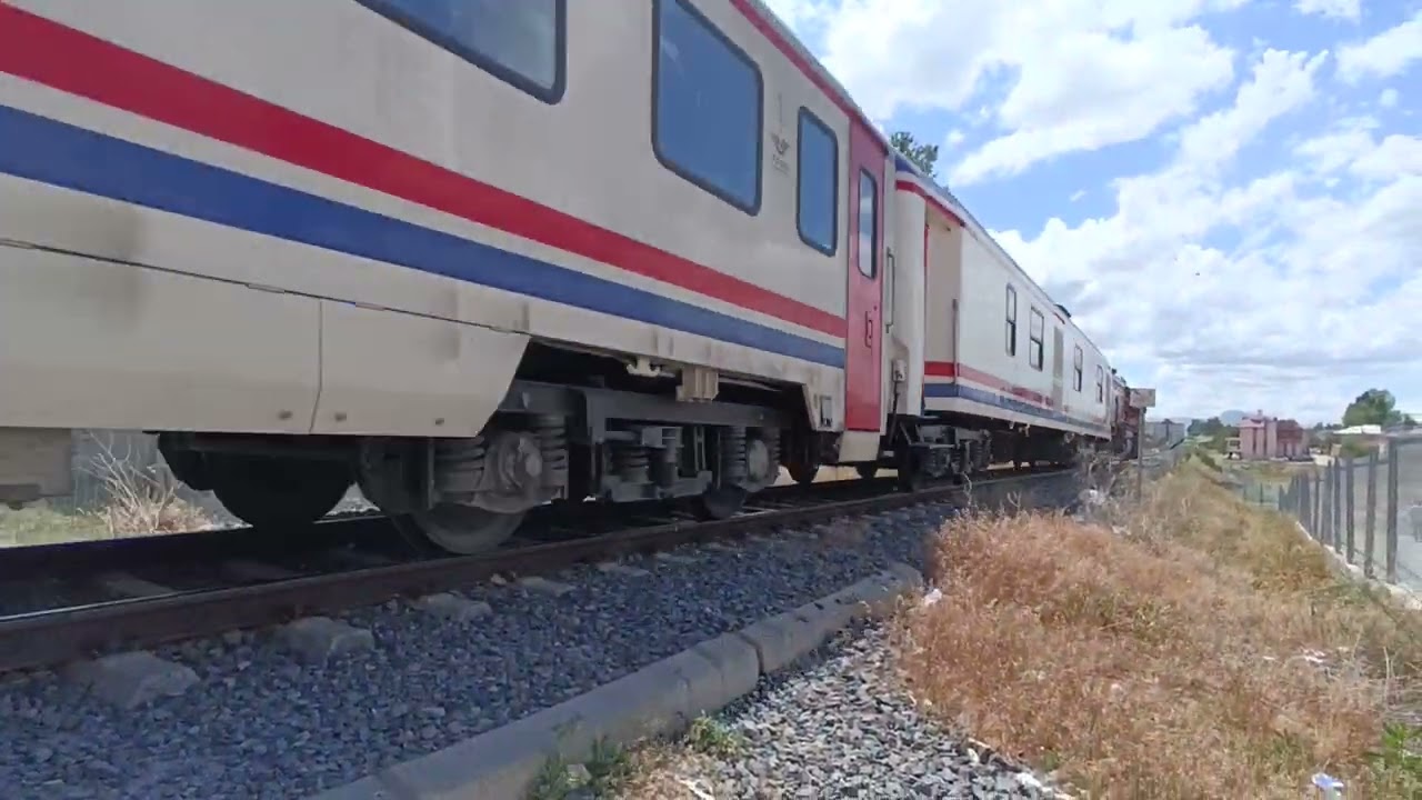 TCDD DE 22062 DOĞU EKSPRESİ