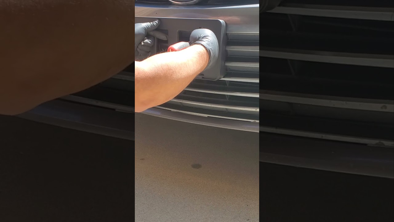2015 Toyota Camry Front License Plate Bracket