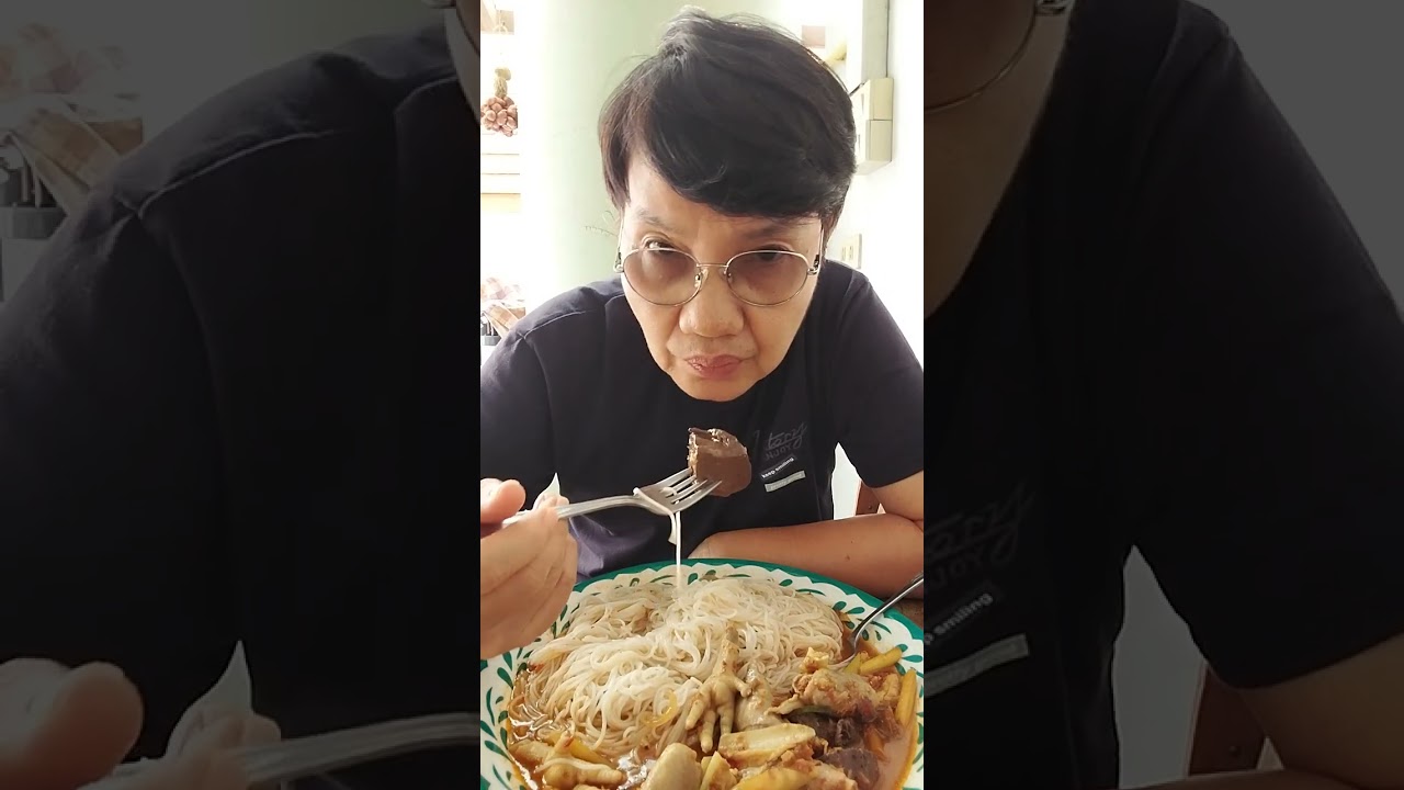 ขนมจีนตีนไก่
