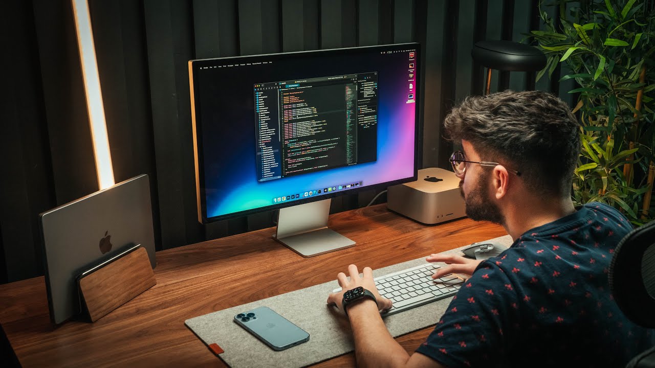 Apple&nbsp;Studio&nbsp;Display On A Minimal Desk Setup? | Review