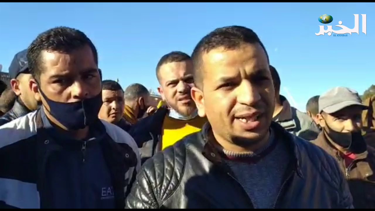 سكان حي فوضوي ببلدية بن داود في غليزان  يحتجون أمام مقر الولاية.
