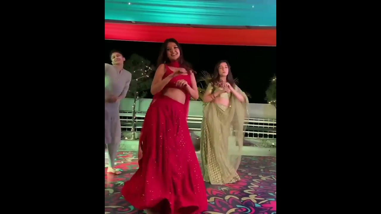 Stunning Sangeet dance performance by the squad on the peppy mashup ever !
