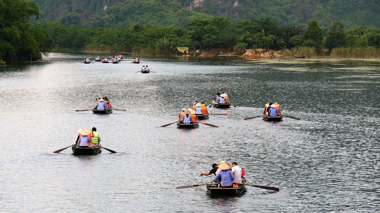 Trang An Grottoes - Ninh Binh / Vietnam