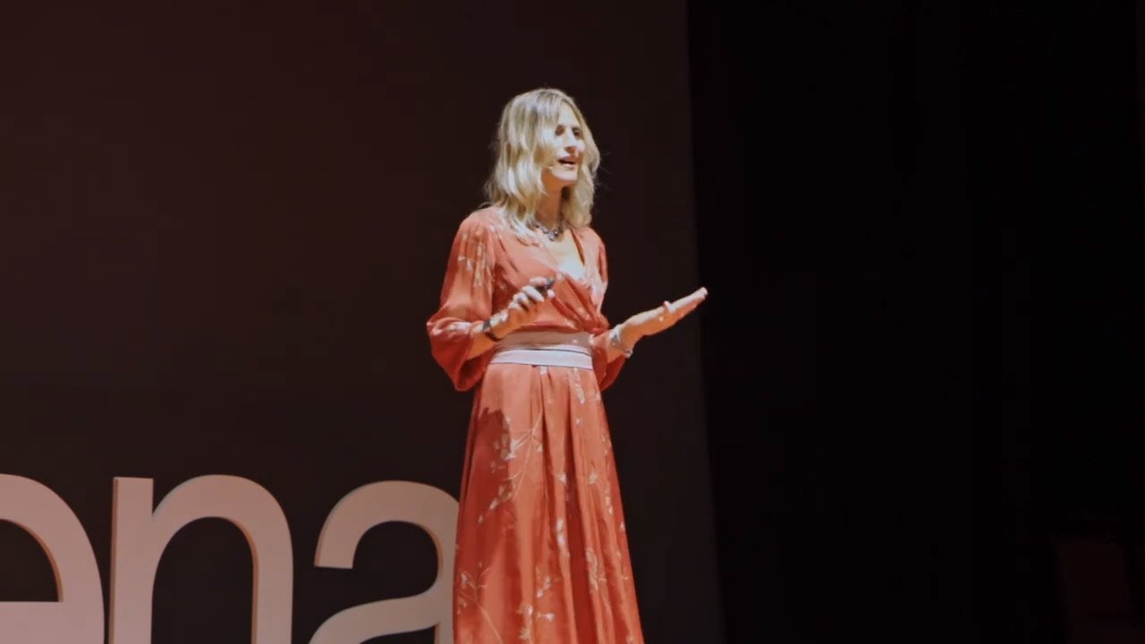 Fertilità differente: come non essere IN-differente | Arianna Pacchiarotti | TEDxModena