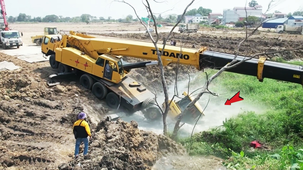 OMG! COLLAPSE! TRUCK DOWN!! Unexpected Land Filling Disaster – Bulldozer Falls Into Water