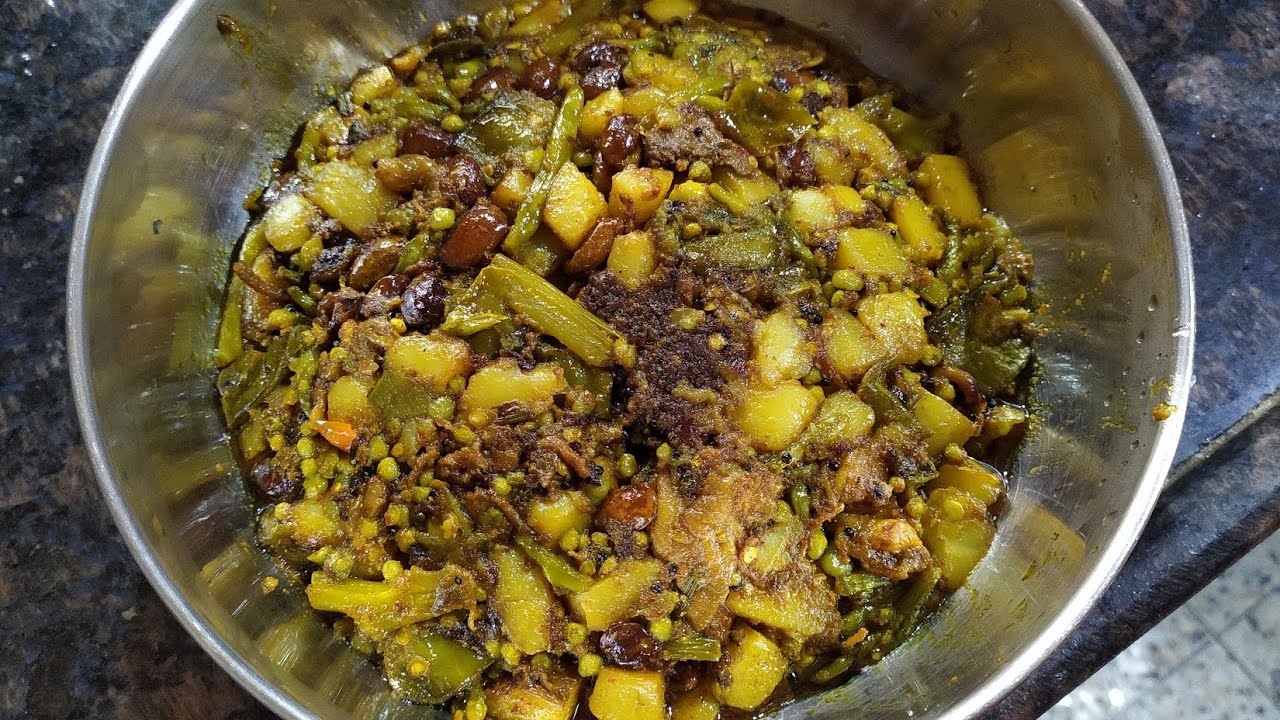 পুঁই মুচরি বা পিটুলির চচ্চড়ি । কাতলা মাছের তেল দিয়ে।#wow #video #food #cooking #recipe #puipituli
