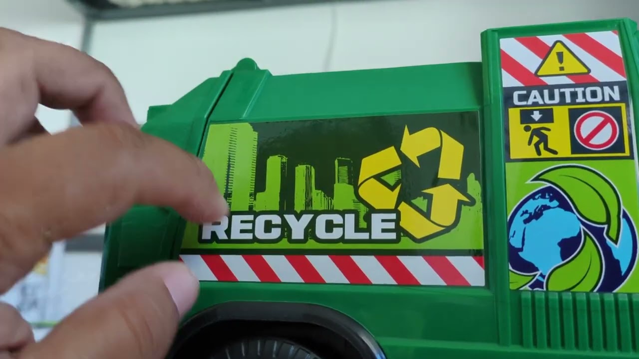 Dickie Toys Recycle Truck With Lights and Dounds Review