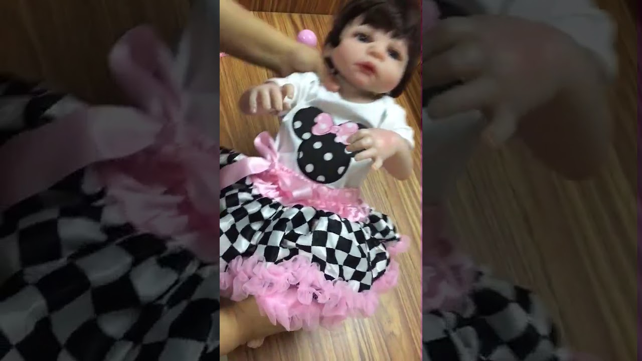 Beb&ecirc; Reborn toda em Silicone, menina, pode dar banho