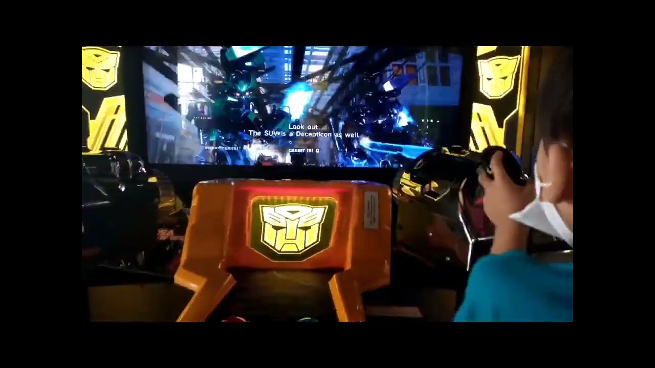 Main Transformers Human Alliance di Amazone Pesona Square, Depok