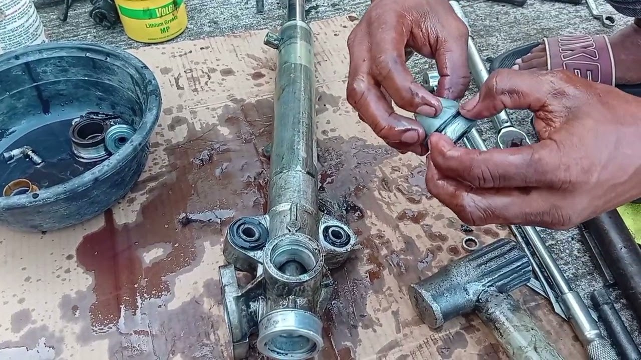 Steering rack Mitsubishi adventure steering fluid leak problem || dismantle 