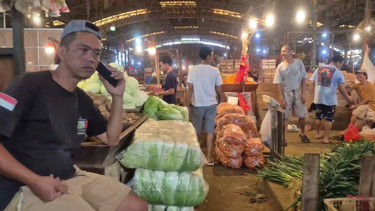 Traditional Indonesian Market in 4K | Authentic Local Life & Street Food