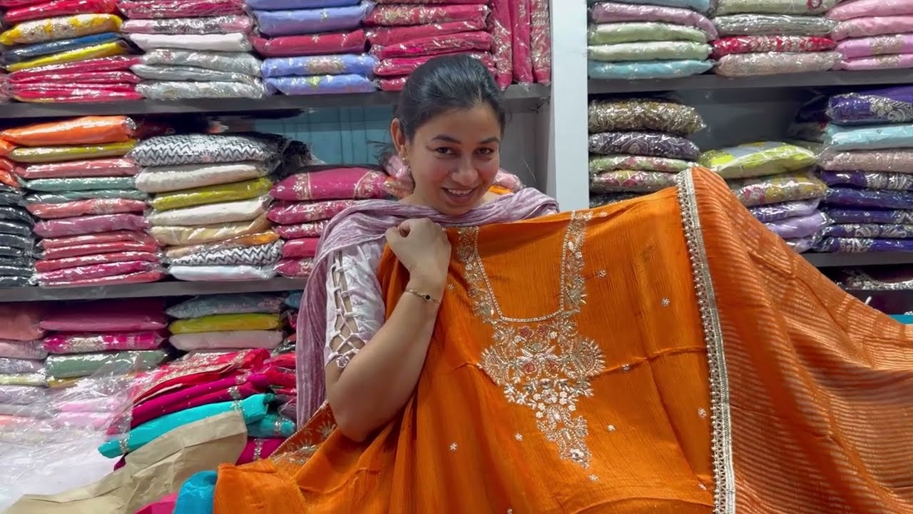 आप के लिये फिर से beautiful handwork suit 👉8950608489