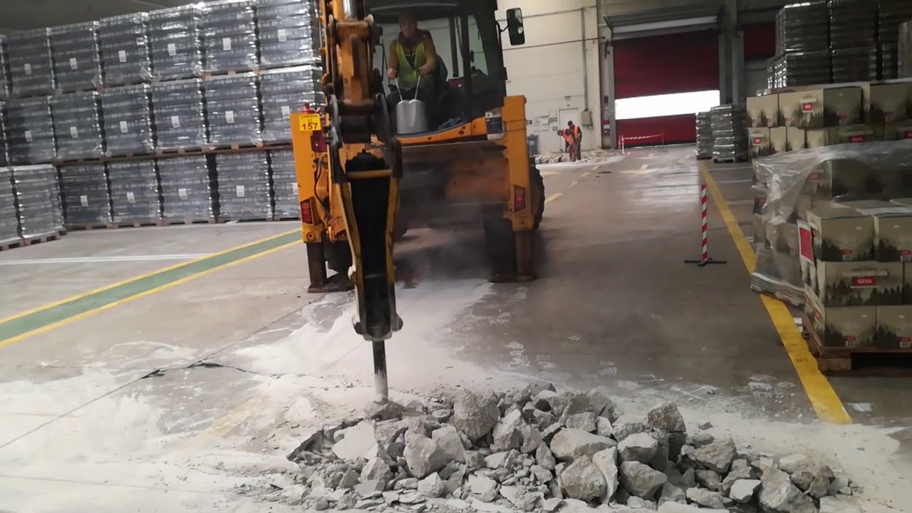 JCB 3cx breaking concrete with hydraulic hammer indeco hb5
