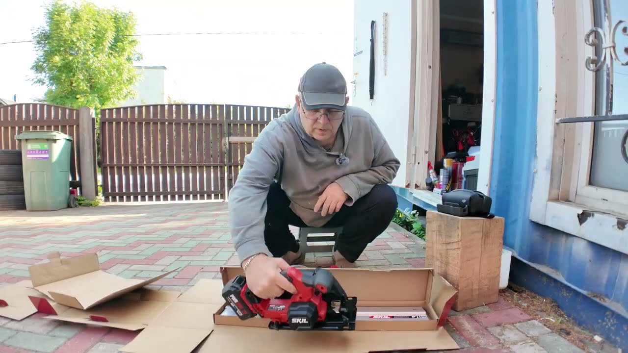 SKIL 3551AB, 20 V, ar lineālu, Bezvadu ripzāģis.