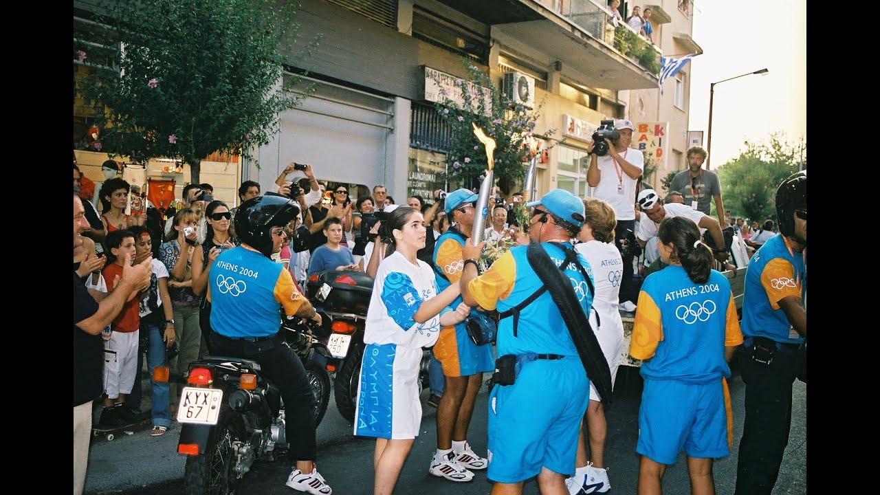 Κέρκυρα: ΟΛΥΜΠΙΑΚΗ ΛΑΜΠΑΔΗΔΡΟΜΙΑ 2004 - Αφή Βωμού (αποσπάσματα) - ... 10 ΧΡΟΝΙΑ ΜΕΤΑ ...