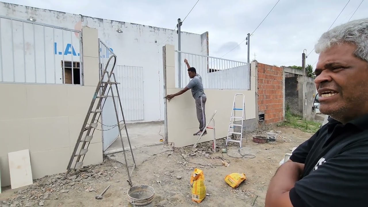 Pedreiro burro amarrou o piso com corda 