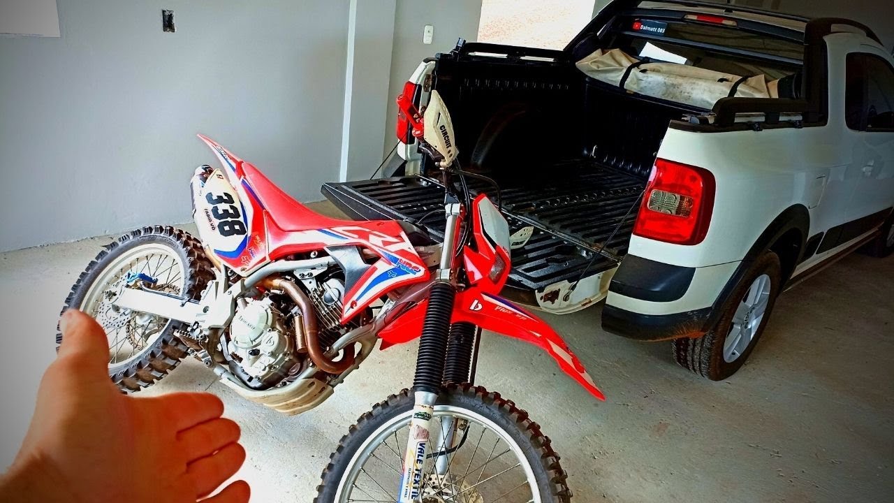 Melhor jeito de carregar a moto de trilha na Saveiro Cross VEJA AÍ...