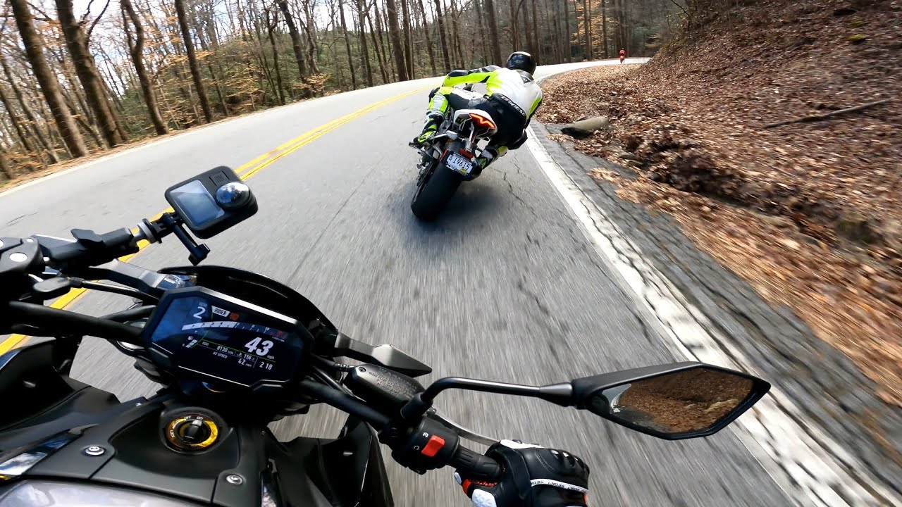 Kawasaki Z900 vs Triumph Speed Triple 1200 RR
