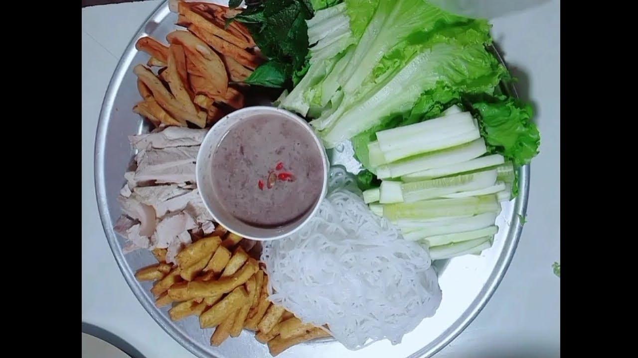 Bún đậu mắm tôm, cá chiên sốt cà