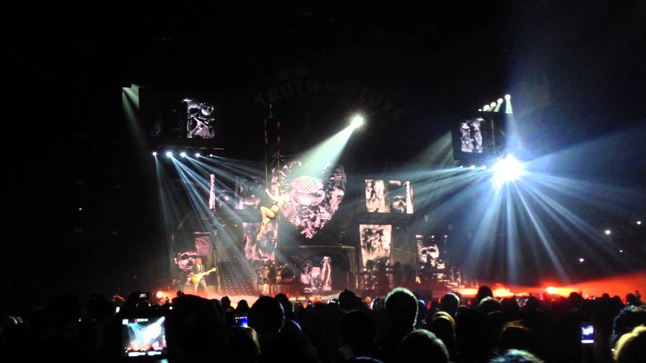 Pink - Try live @ Montreal 2013