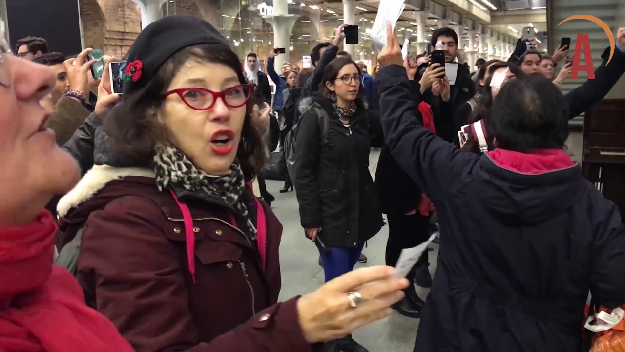 'El Pueblo Unido jamás será Vencido', St Pancras Station, London, 4 November 2019