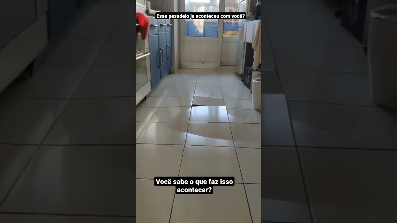 Piso cerâmico quebrando e "explodindo" em tempo real