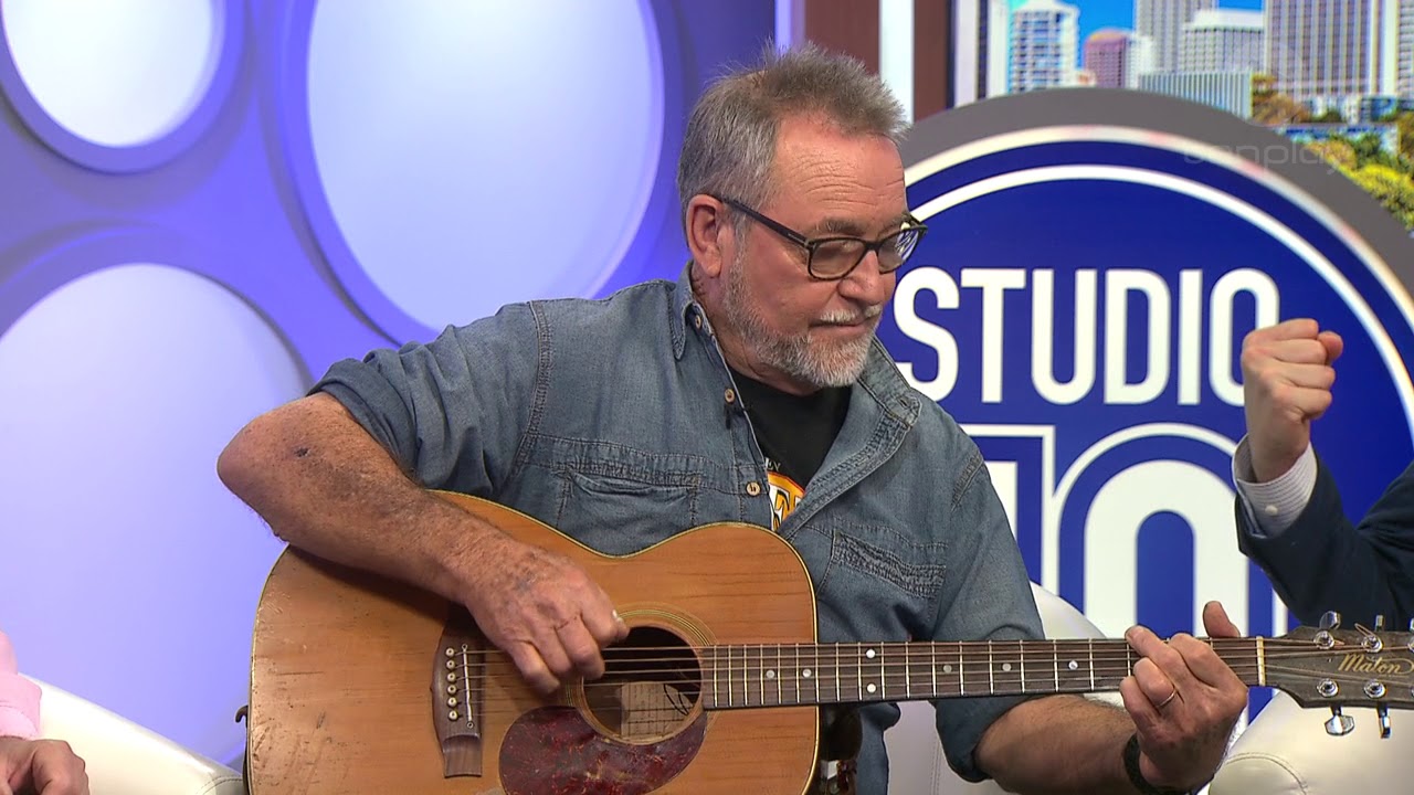 John Williamson Gives Impromptu Acoustic Performance Of 'True Blue' | Studio 10