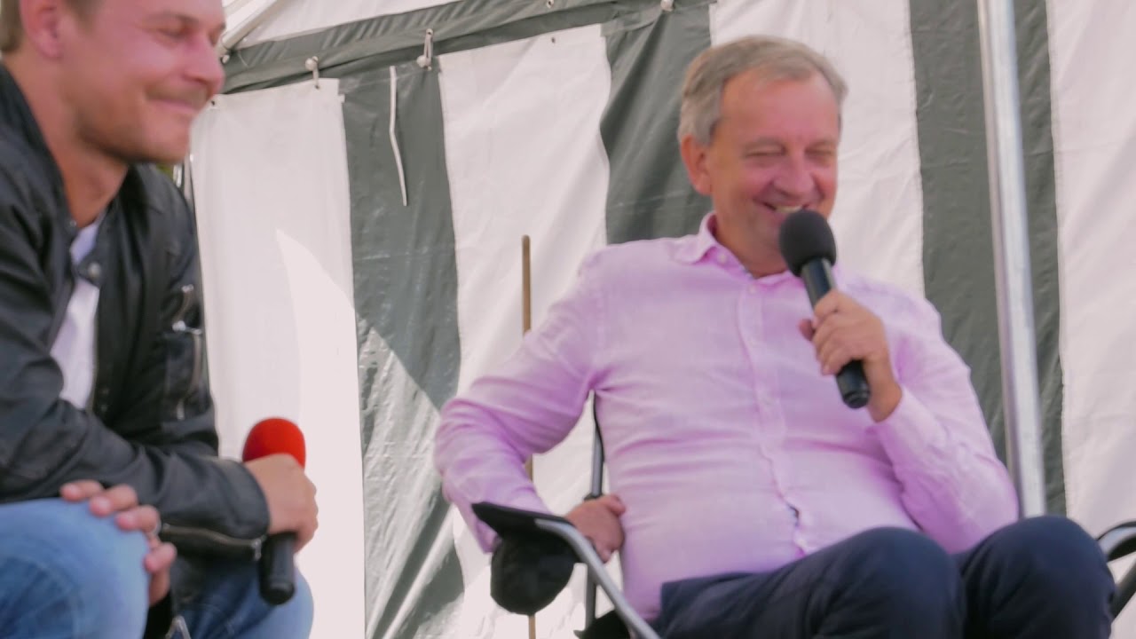 HJALLIS HARKIMO TALK SHOW  & elokuvaohjaaja  Jesse Haaja