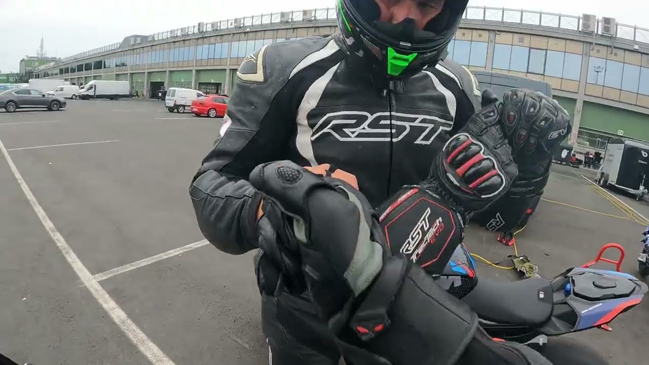 Open pitlane Dafit Automotodrom Brno 21.8.2025 - Aprilia Tuono V4 Factory
