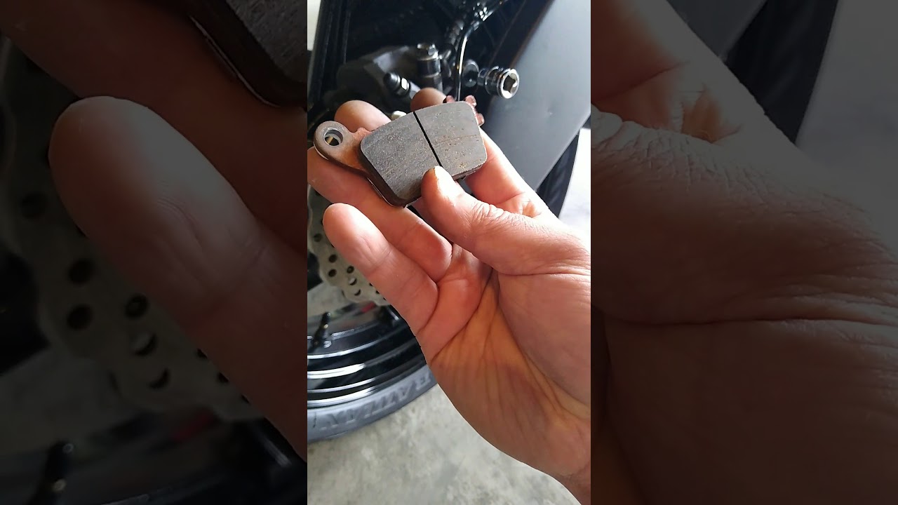 Changing the brakes on a 2016 Ninja zx6r 636 during Quarantine