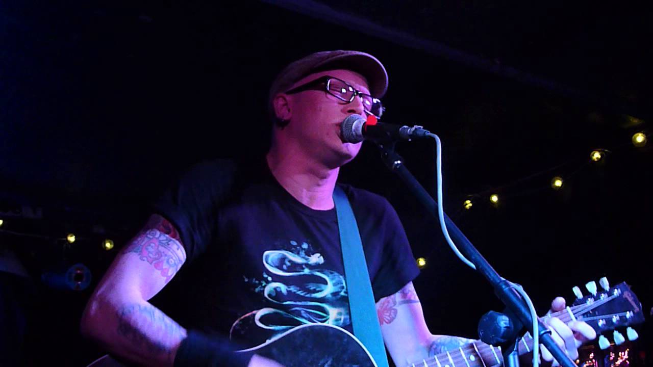 Dave McPherson (InMe) Turbulence..Acoustic version live @ The Cavern Exeter 16 5 2013