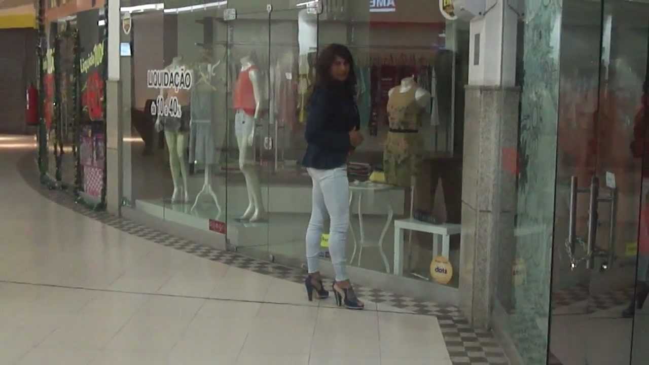 Crossdresser Shopping 01