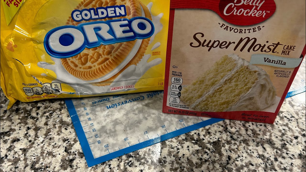Delicious vanilla golden Oreo cake