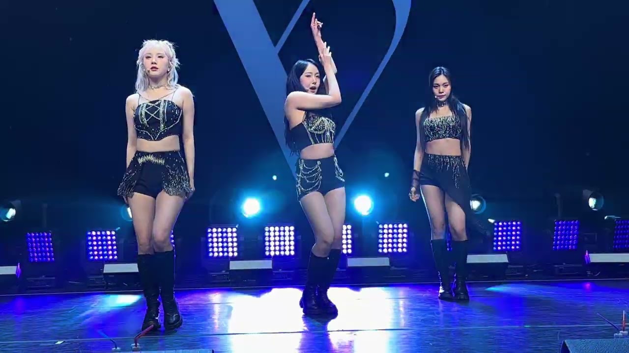 [4k60 Fancam] 240719 VIVIZ (비비지) - Blue Clue - V.HIND:LOVE AND TEARS in Boston