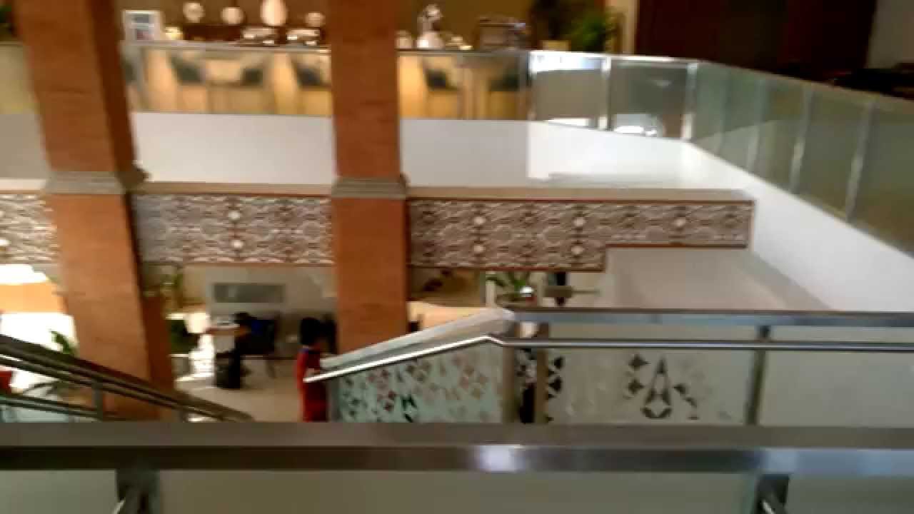 DPS: Denpasar Bali Garuda Business Class Lounge - 4k video