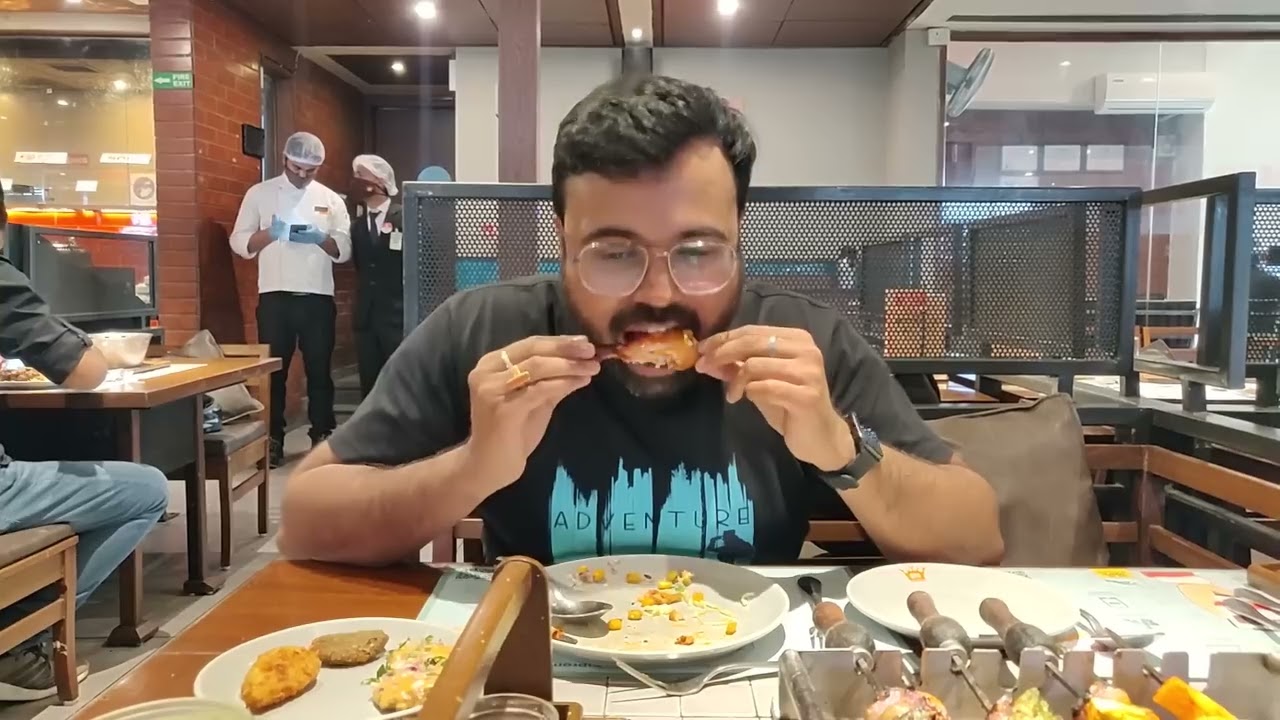 Buffet में जाने से पहले जान लें ये TRICK | Unlimited Food at Barbeque Nation | Foodie Robin