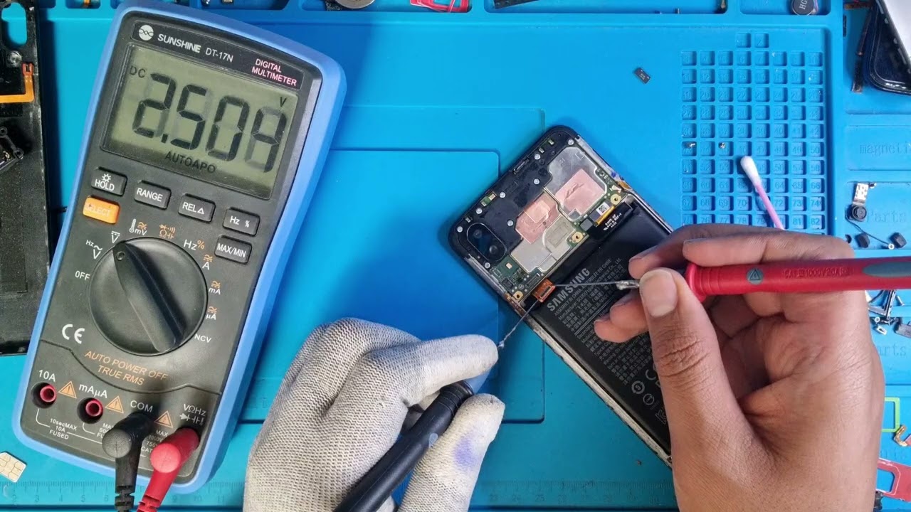 cambiamos pin de carga pero sigue sin cargar, falla muy habitual  en samsung A10s y A20s.