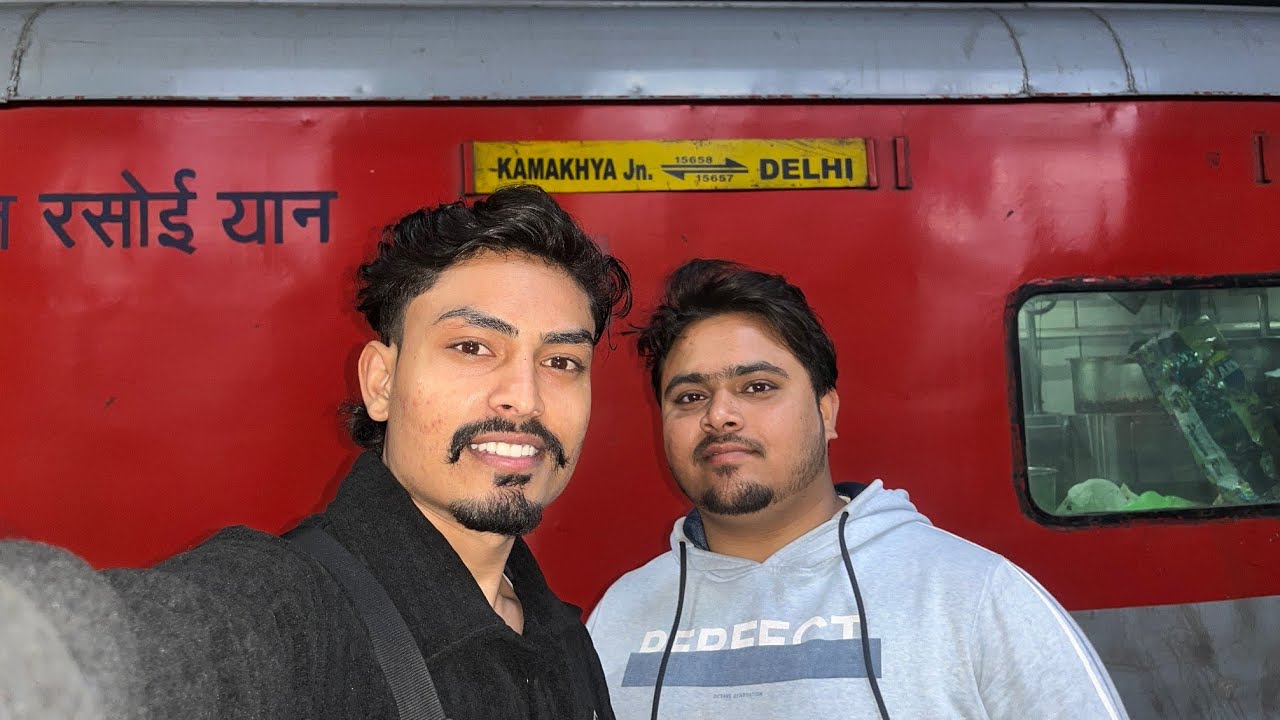 Dost ko   trian no 15657🚂🚇🚥🚦railway station chhod ne gaya raaj ko 11 40 pm ko Delhi jn