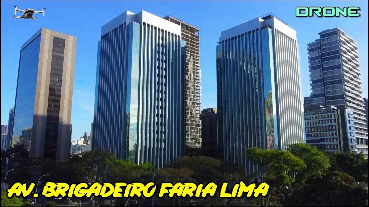 Drone voa na Av. Brigadeiro Faria Lima (arredores do cruzamento com a Av. Rebouças) - São Paulo