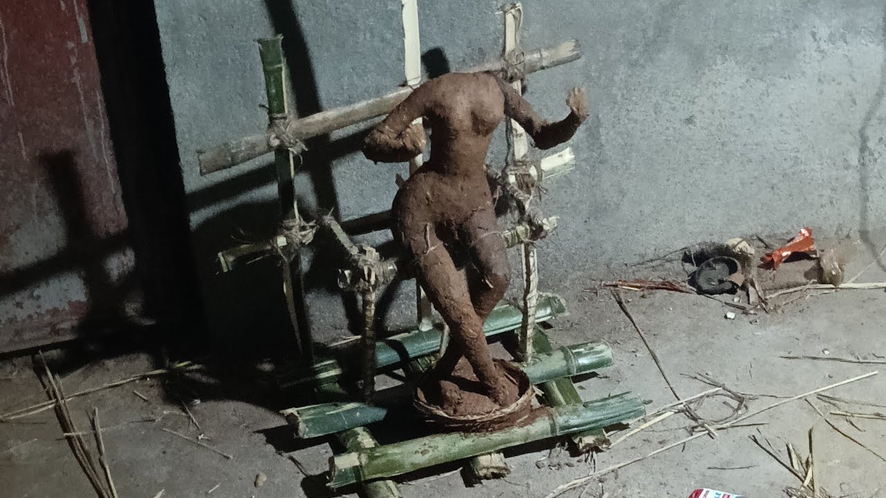 maa swaraswati ki Stracture me kisa mitti lagaya   | murti me kisa paheala mitti lagaya