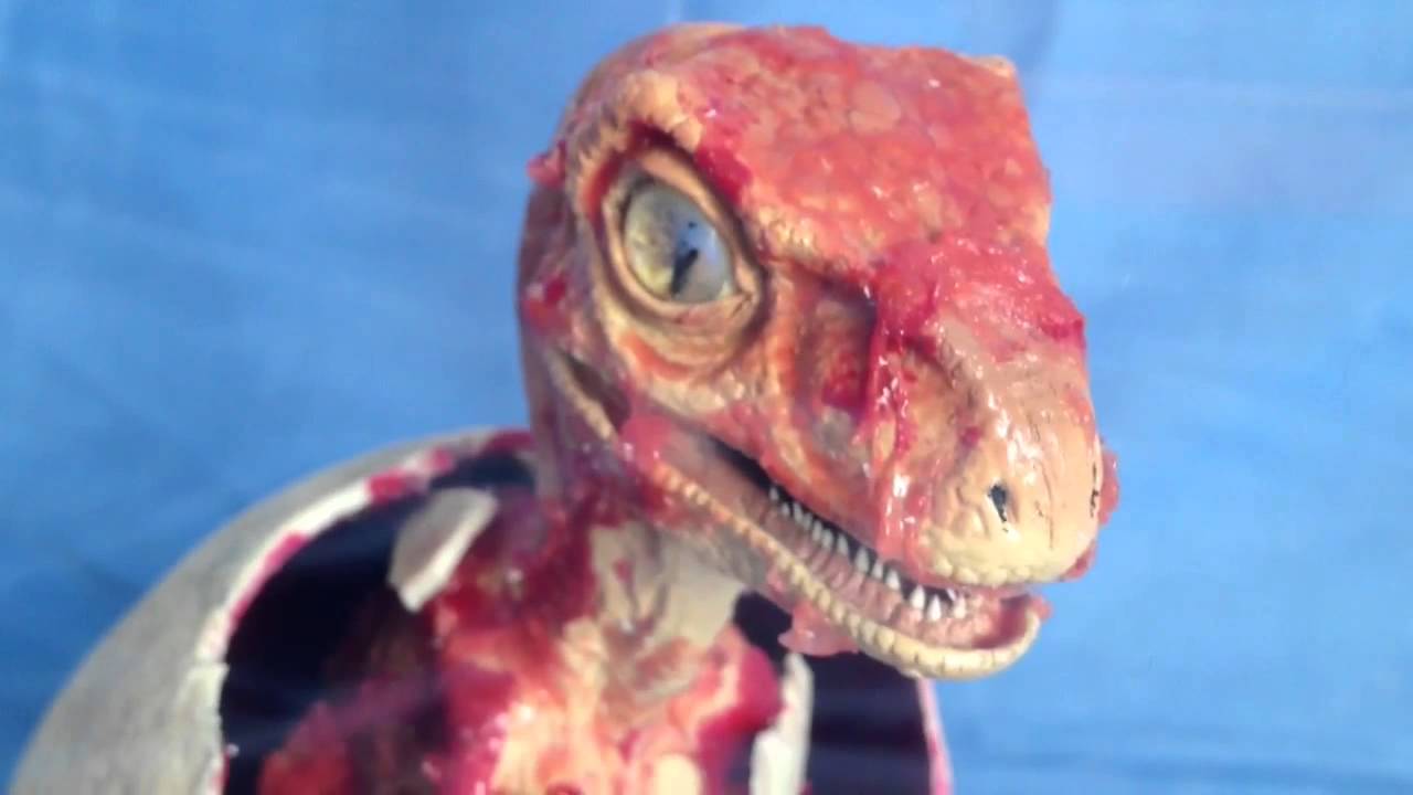 Jurassic Park Baby Raptor Hatchling 1:1 Replica