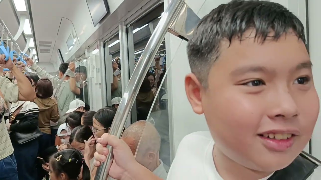 Đi Tàu Điện Đến sưởi Tiên vui Xuan Ngày  Mùng 3 tết.