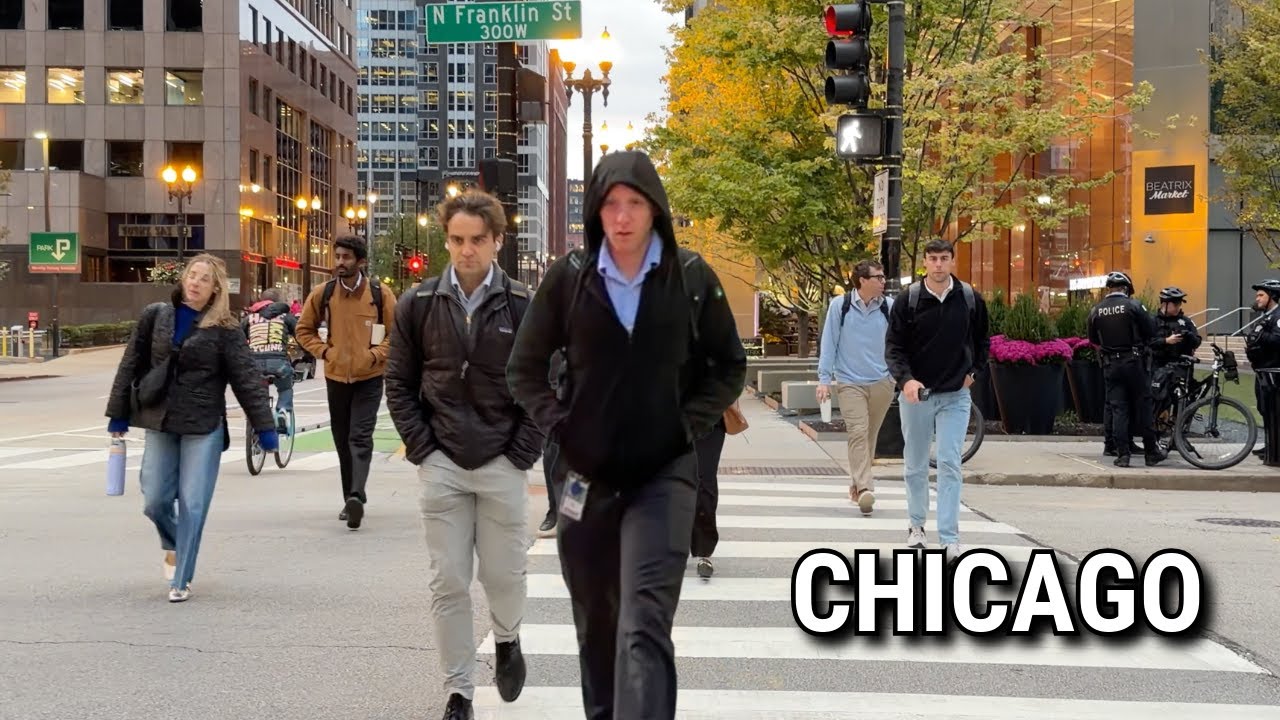 Chicago Walk ☁️🍁 Gloomy Fall Day Walking Tour On Wednesday | October 22, 2025 | 4K 60fps Video