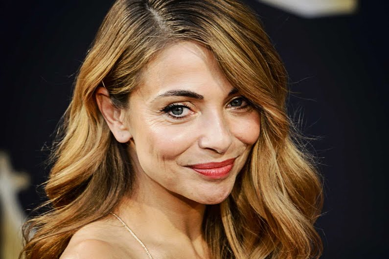 Georgina Verbaan in sexy broekpak