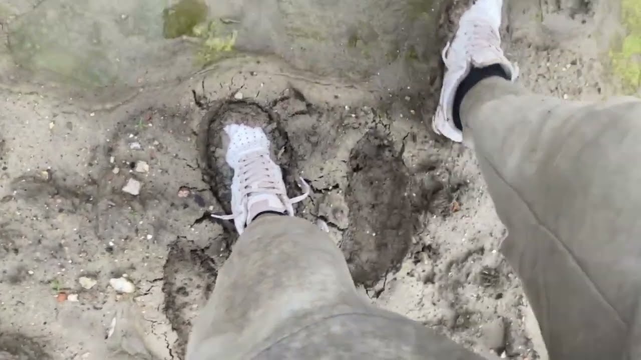 Rolling in mud with grey nike tech fleece, white nike af1 and grey barcelona nike strike